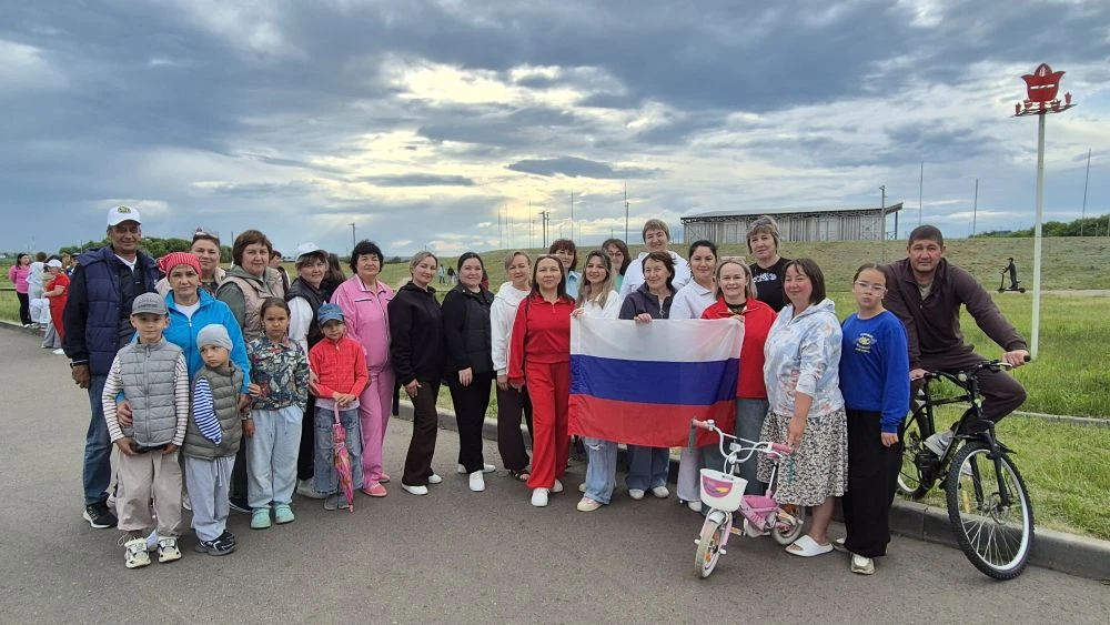 Сегодня учителя, учащиеся и родители нашей школы приняли участие в районном велопробеге «Под флагом 