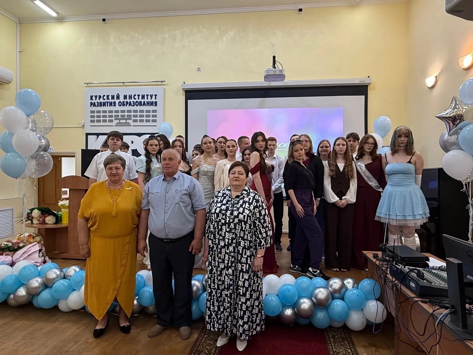 🪪 Выпускникам 9-х и 11-х классов Большесолдатского района были вручены аттестаты об основном и сред