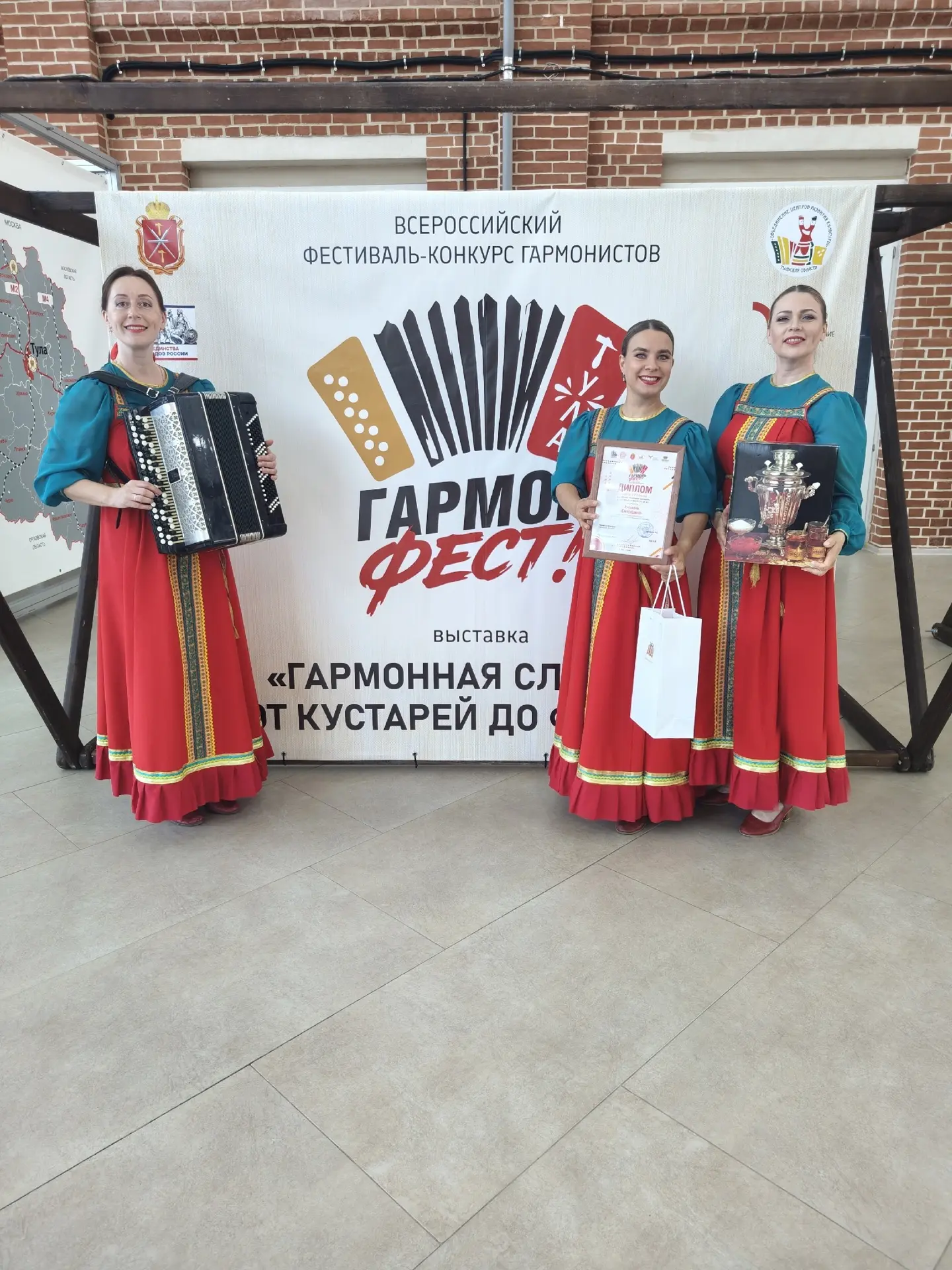 🍃Два дня, которые вошли в историю: «Смородина» покорила «Гармоньфест!» 

Ансамбль «Смородина» досто