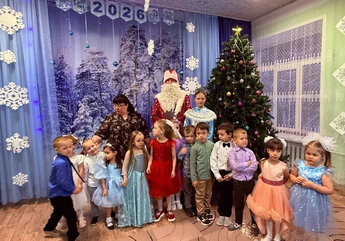 🎄Активисты Движения Первых пришла в гости в детский сад в роли Снегурочки и Деда Мороза❄

Снегурочк