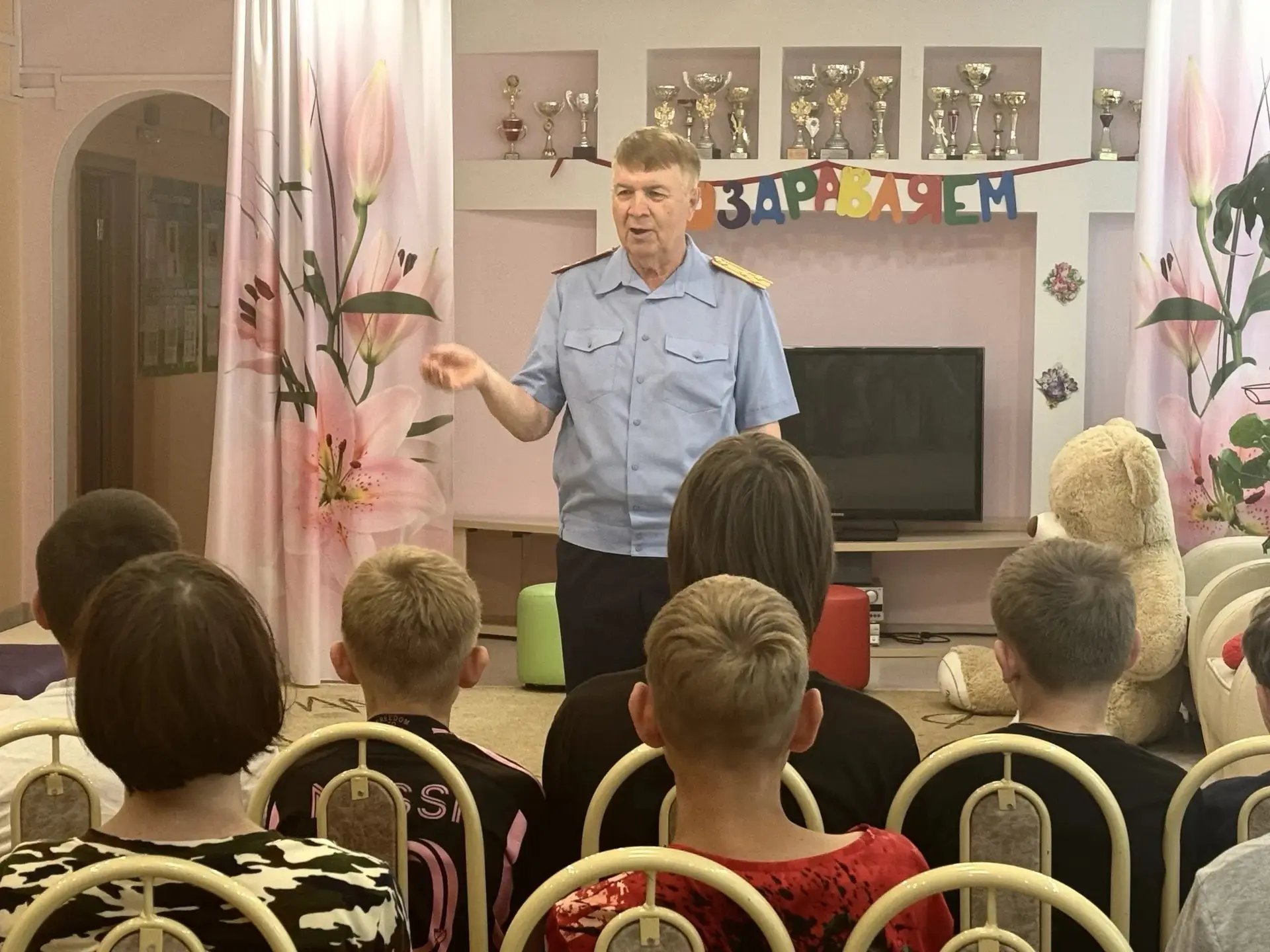 📍Сотрудники и ветеран следствия провели профориентационную встречу для воспитанников Барнаульского 