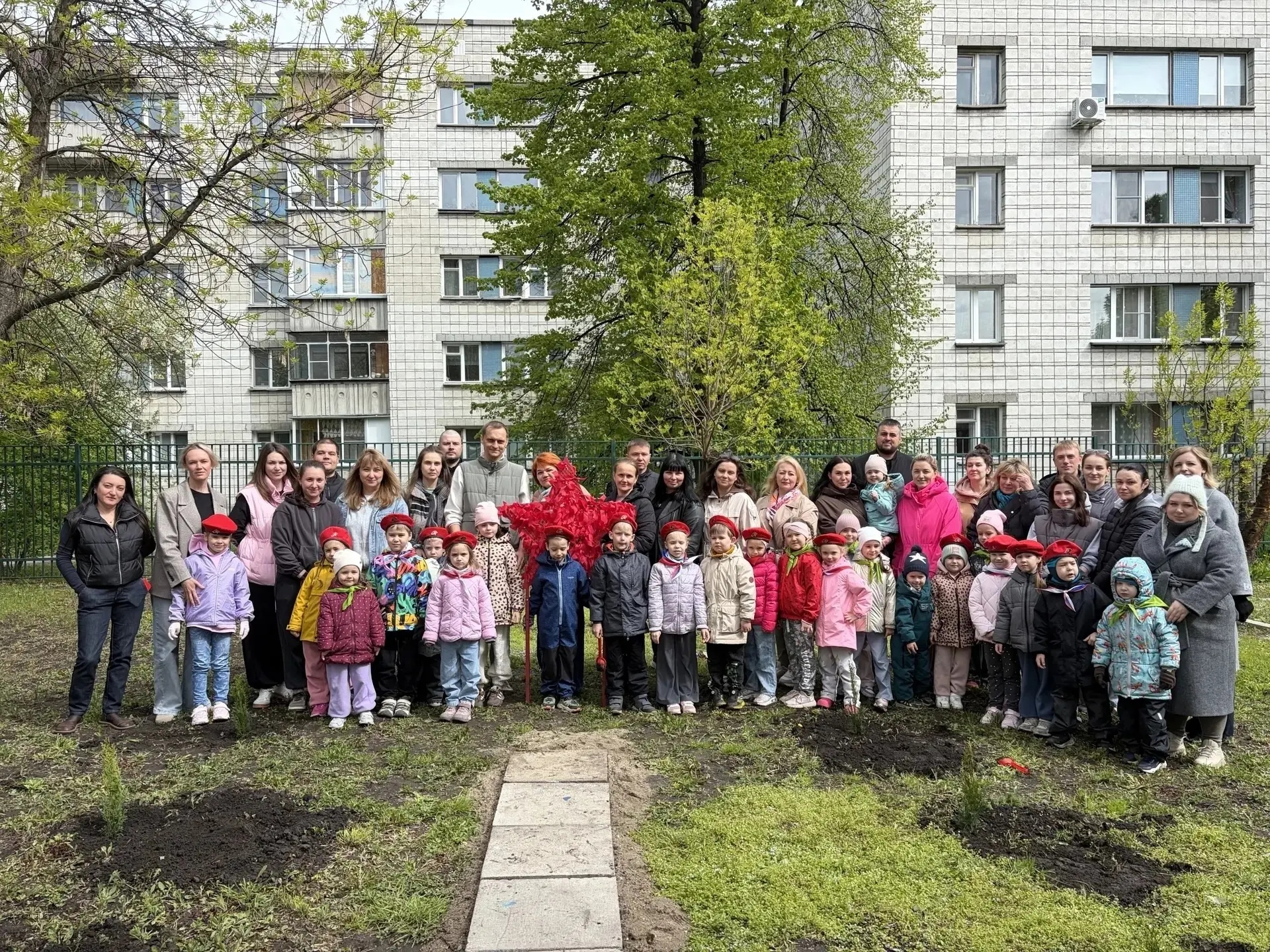 Великая Победа в сердце каждого🌲

В нашем детском саду "Чебурашка" прошло значимое и доброе событие