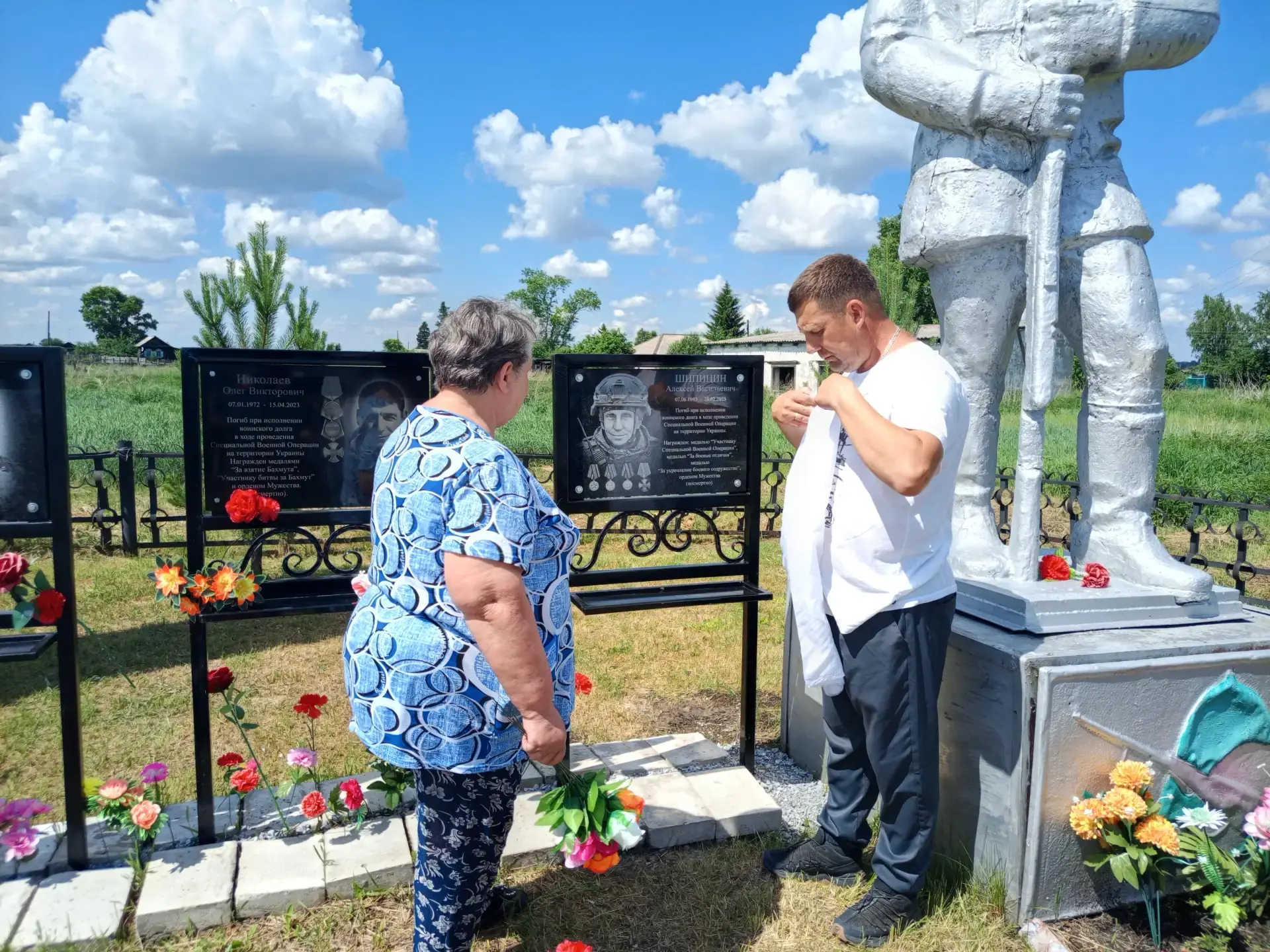 «Герои никогда не умирают, Герои в нашей памяти живут!»

15 июня в с. Шипицыно состоялся митинг, пос