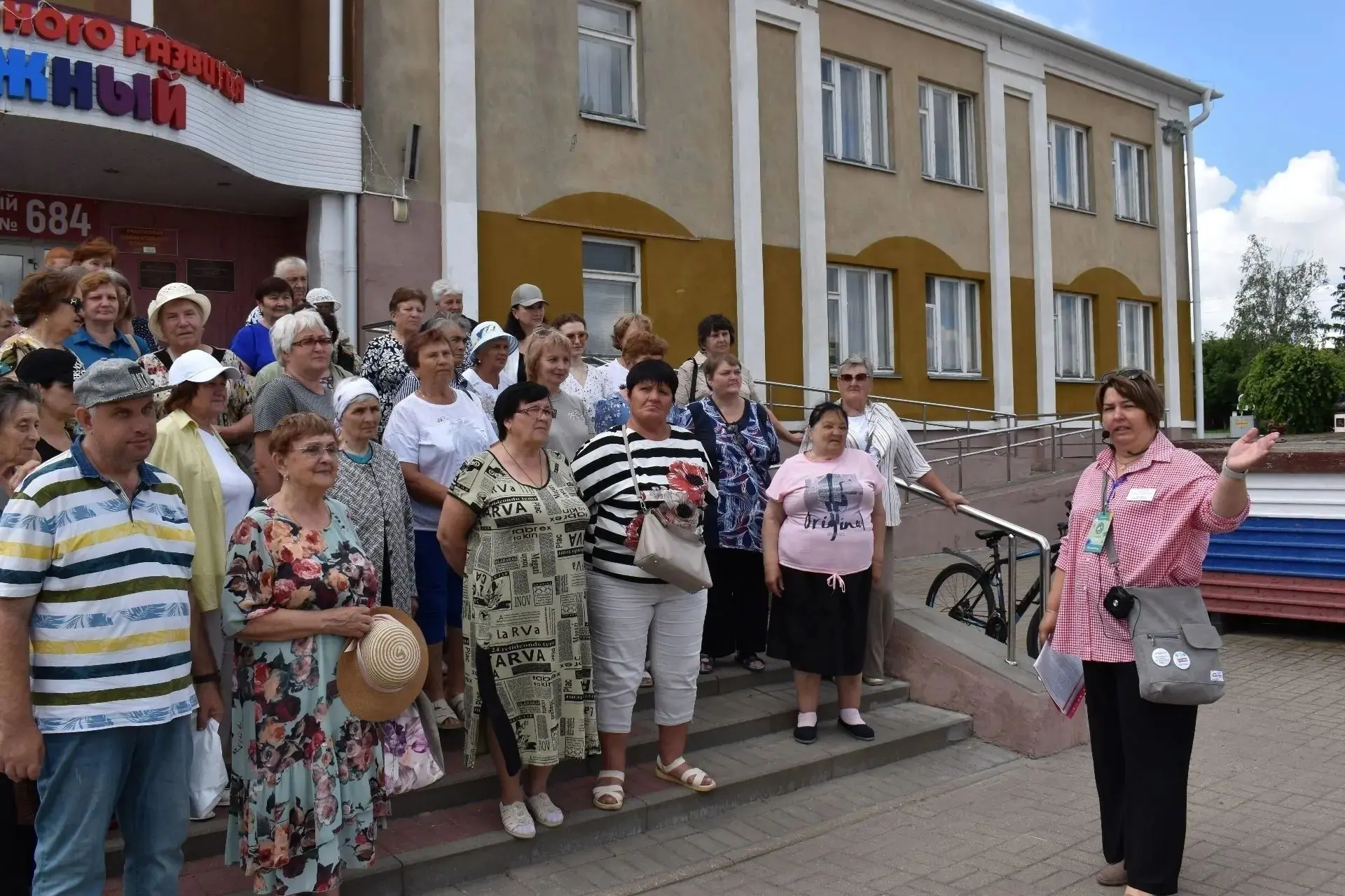 Гости из Алексеевского муниципального округа 23 июня посетили Красненскую территорию. Для них была п