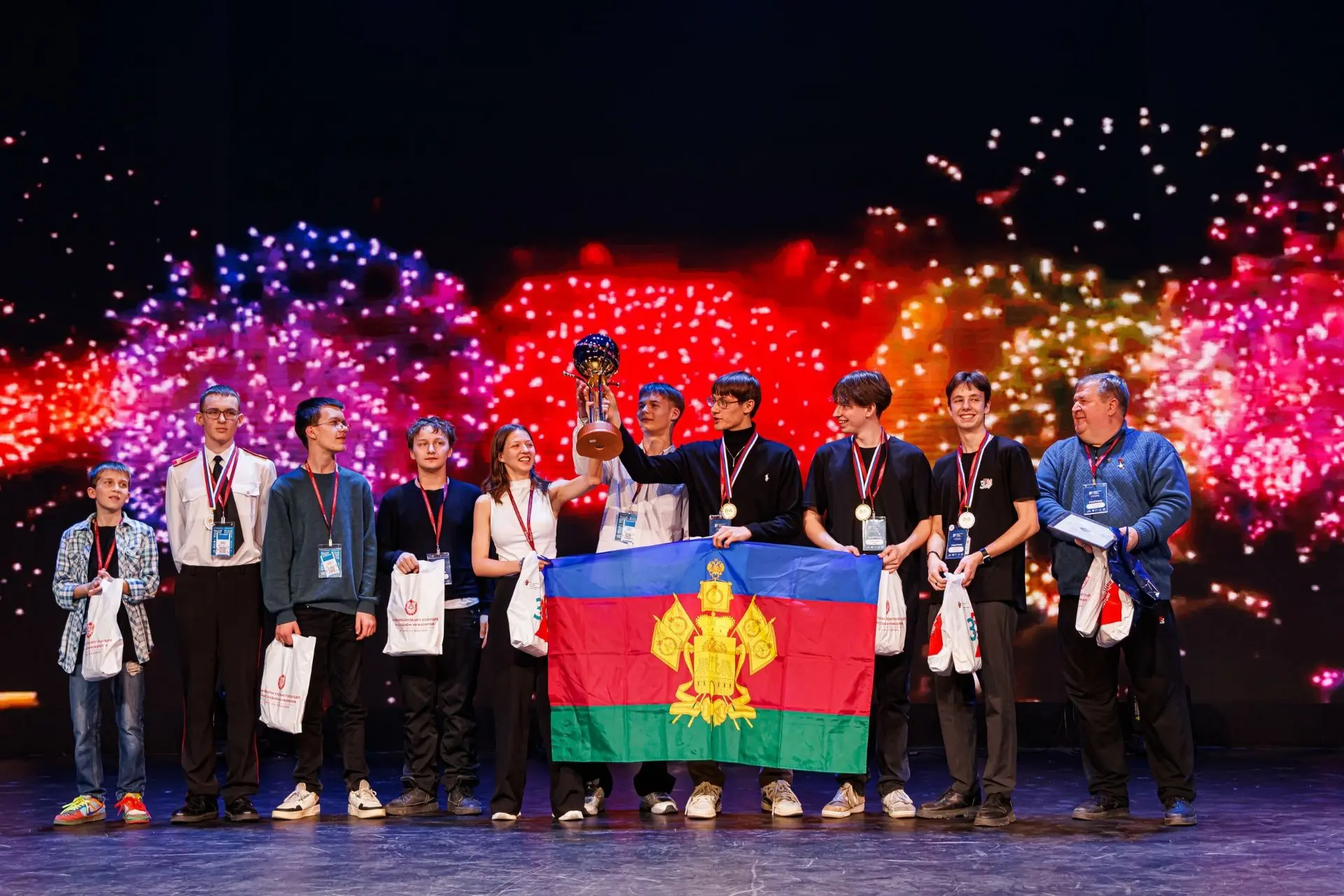 🎉 27 марта состоялась торжественная церемония вручения наград Юбилейного Всероссийского форума науч