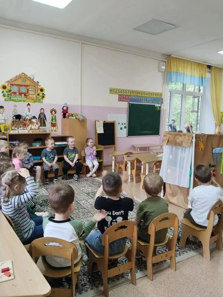 🎭 День кукольного театра в нашем детском саду! 🎭

Сегодня в нашем детском саду прошёл замечательны