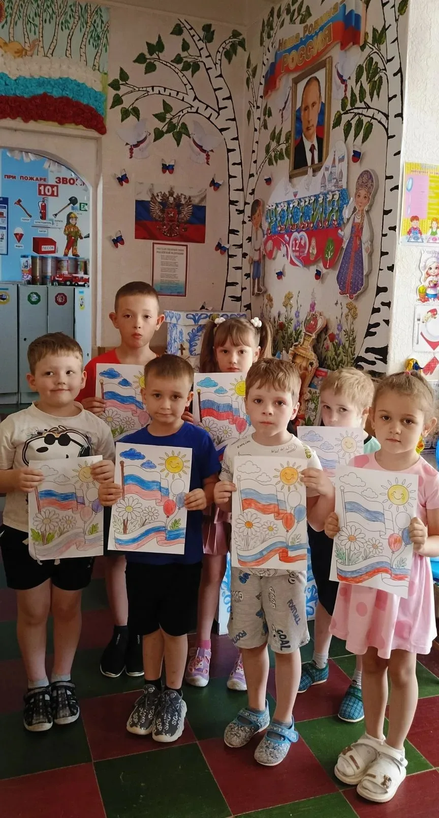 12 июня отмечается - 
День России! 🇷🇺
В ГБДОУ ЛНР №2 "Мечта", 
в старшей логопедической группе №13