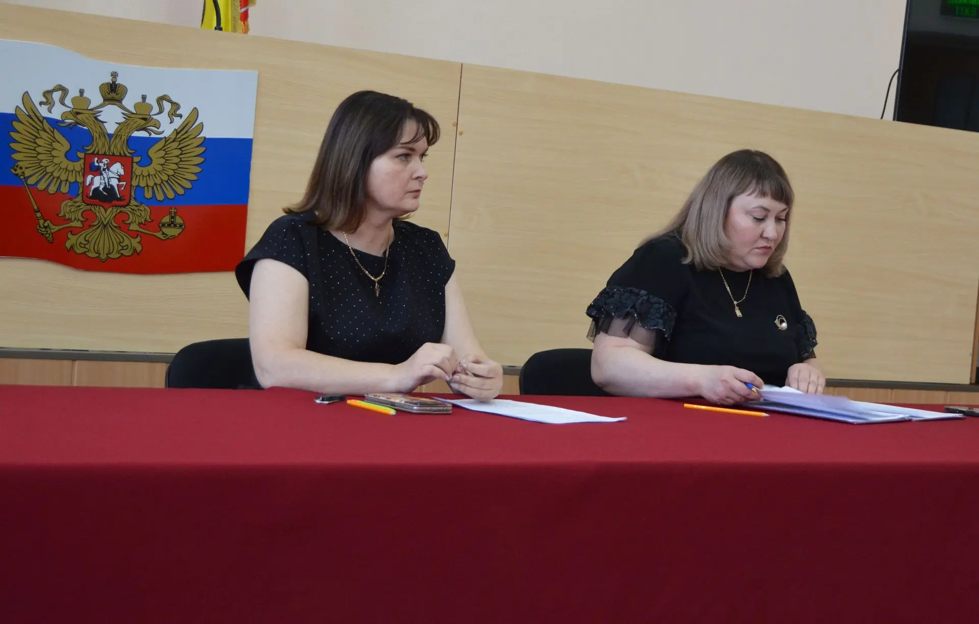 В Новосергиевском районе обсудили профилактику правонарушений и поддержку народных дружин.

В админи