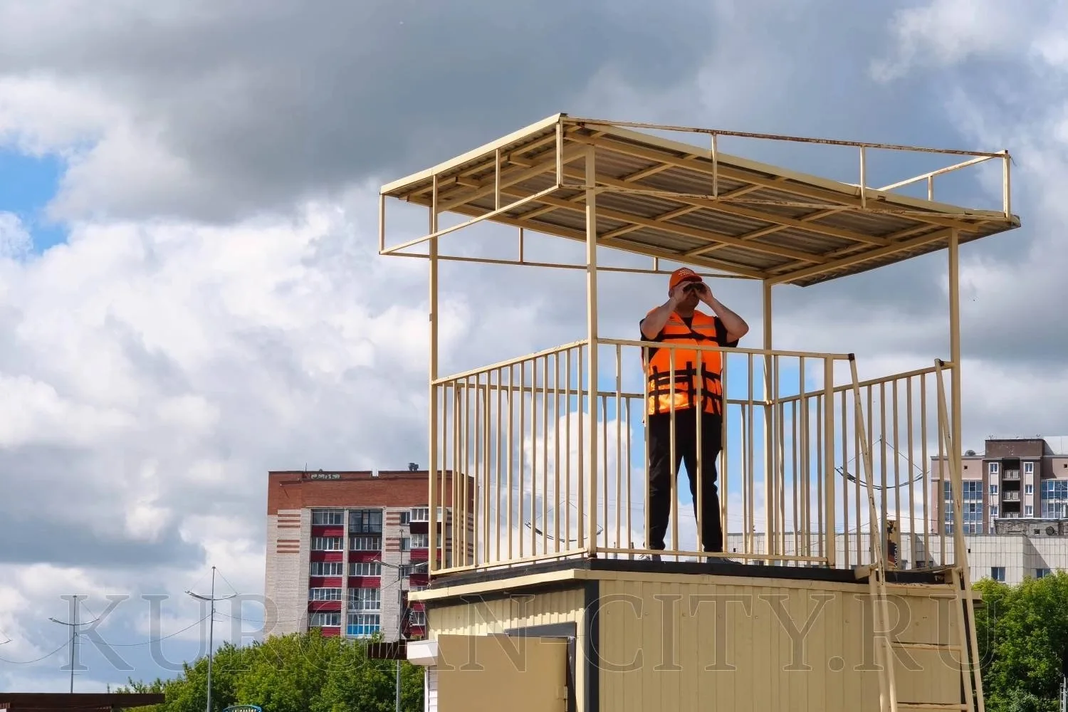 Купальный сезон в Кургане: безопасность - прежде всего

С 10 июня на территории города Кургана офици