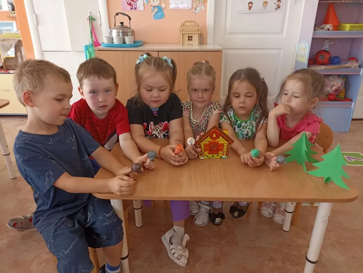 Неделя сказки продолжается! В средней группе  дети окунулись в волшебный мир русского фольклора. 
Ка