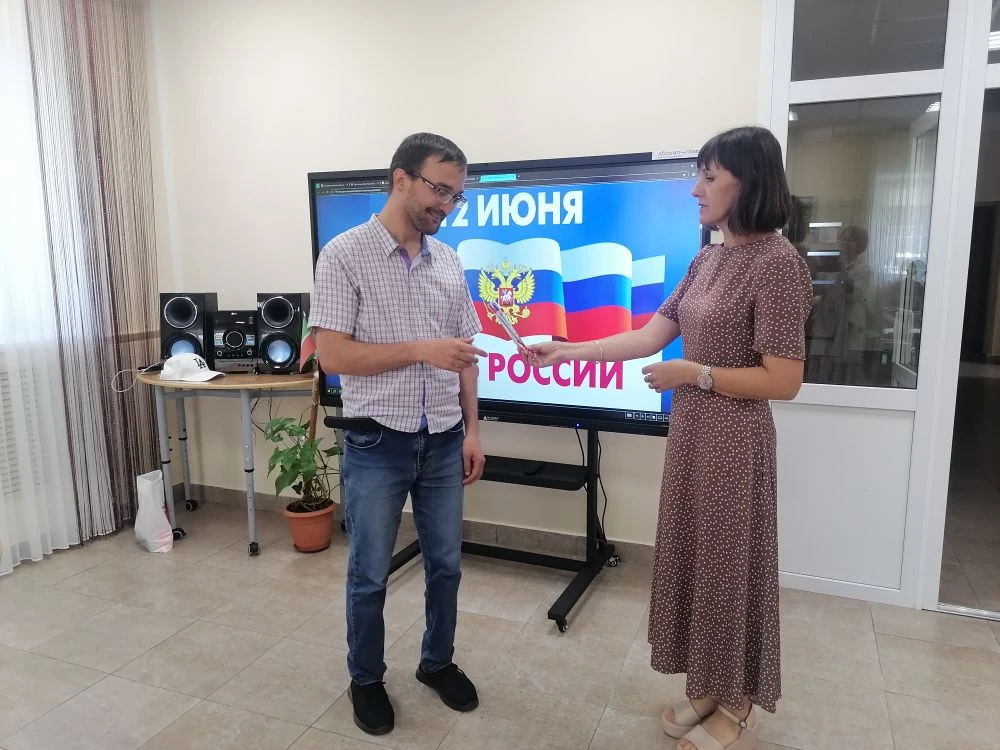Россия - родина моя! 
В группе дневного пребывания КЦСОН «Нежность» прошло патриотическое занятие ко