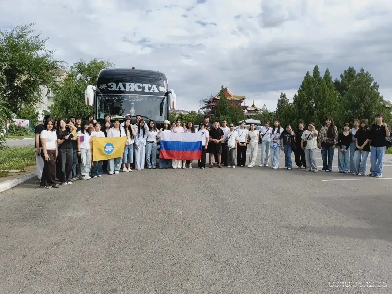 Наши ребята 8 А, 8 В и 10 классов совместно с советником директора Горяевой К.М.  победители конкурс