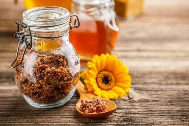 Прополис - лучшее средство от всех болезней🌿 🐝

Сочетание прополиса и молока дает особый эффект: п
