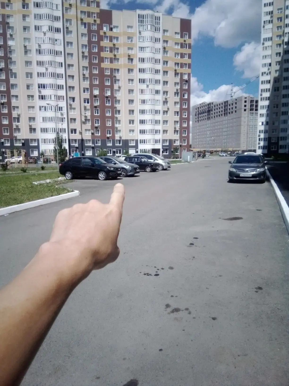 Разметка

Завтра, 12 июня, будет наноситься разметка во дворе дома 2/13:
Напротив 1, 2 подъездов
Со 