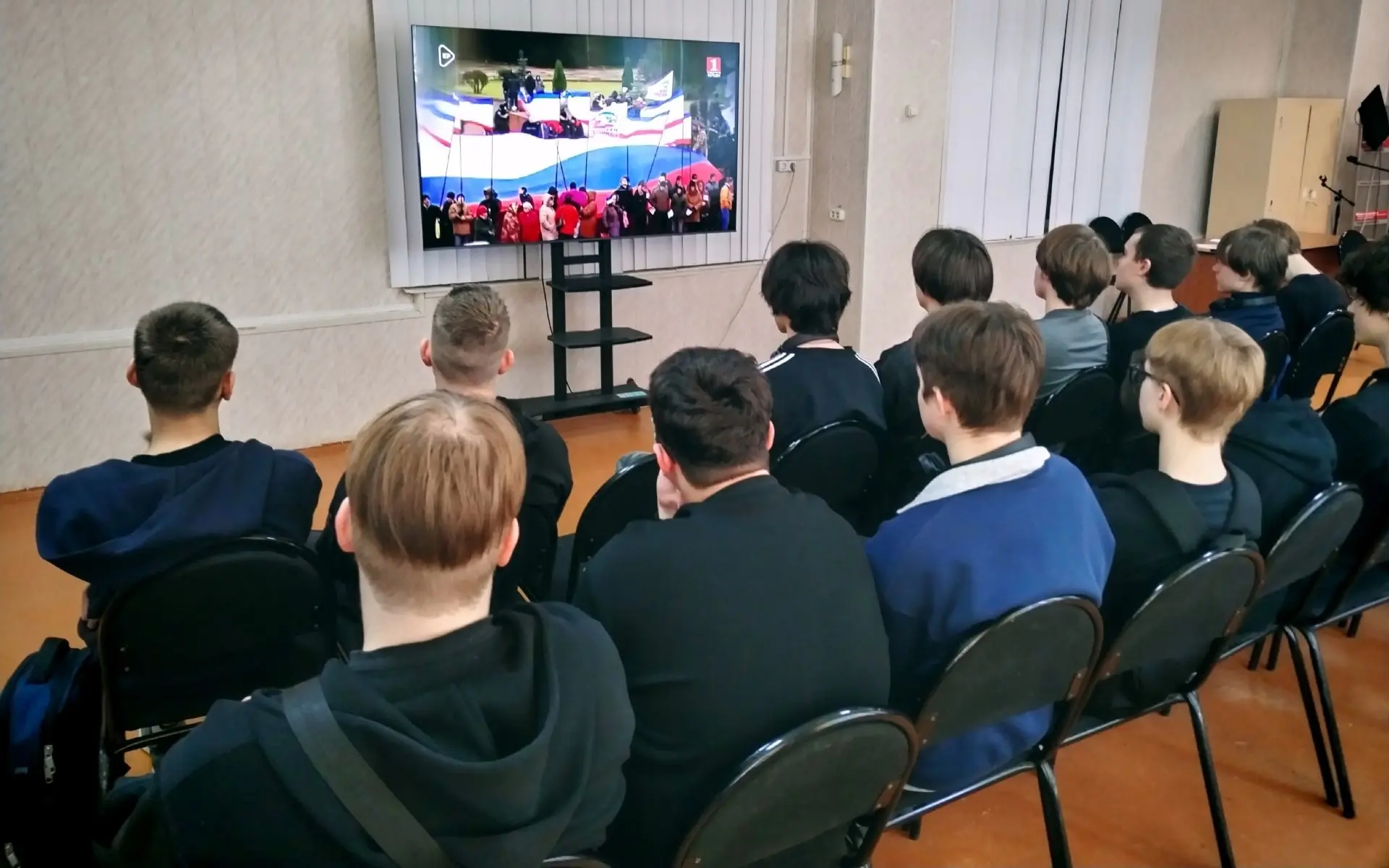 Кинолекторий "Русский Крым и Севастополь".В техникуме советник директора по воспитанию Морозова О. В