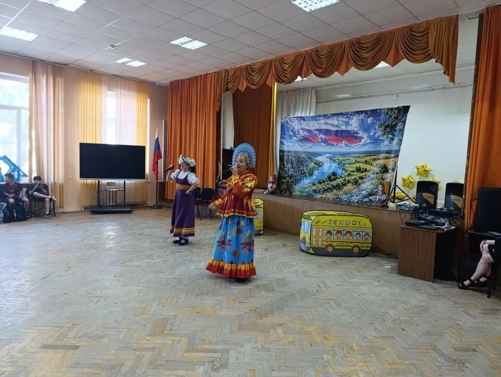 12 июня - День России!🇷🇺
Хоть День России - праздник молодой,
Важней, чем этот, праздников не знае