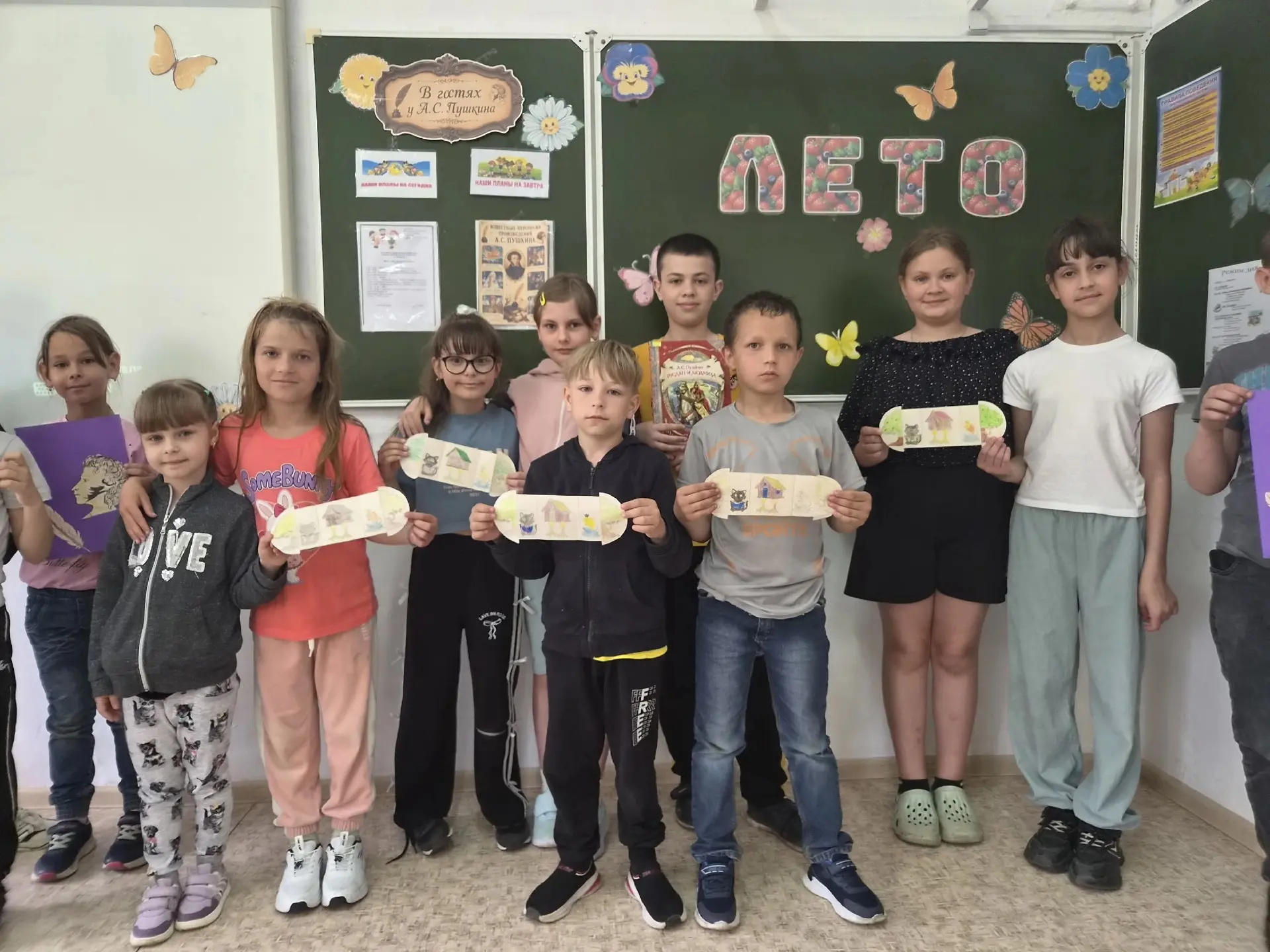 📚✨ С Днём русского языка! Путешествие в мир Пушкина в нашем лагере! ✨📚

Сегодняшний день в пришкол
