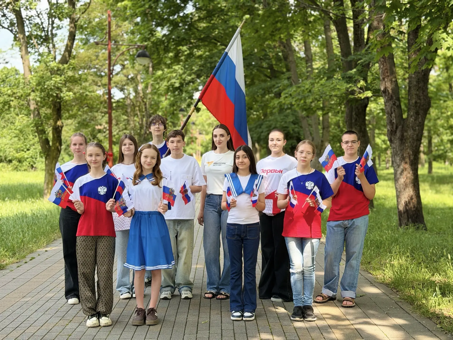 🇷🇺 Учащиеся нашей школы принимают участие в акции «Россия есть - Россия будет»! 🇷🇺

В преддверии