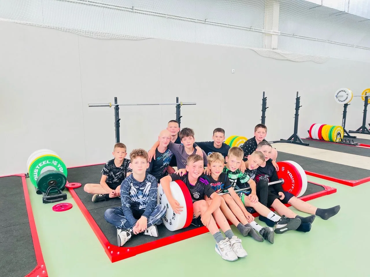 🏋️‍♂️ Мы готовы к битве за медали!

18 тяжелоатлетов нашей школы вместе с тренерами отправились в С