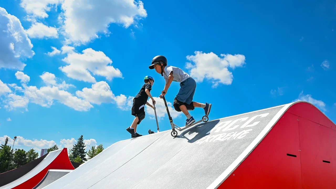 🛹 Все скейтеры теперь будут зависать здесь

В центре города заработал скейт-парк RCC Extreme. Новая