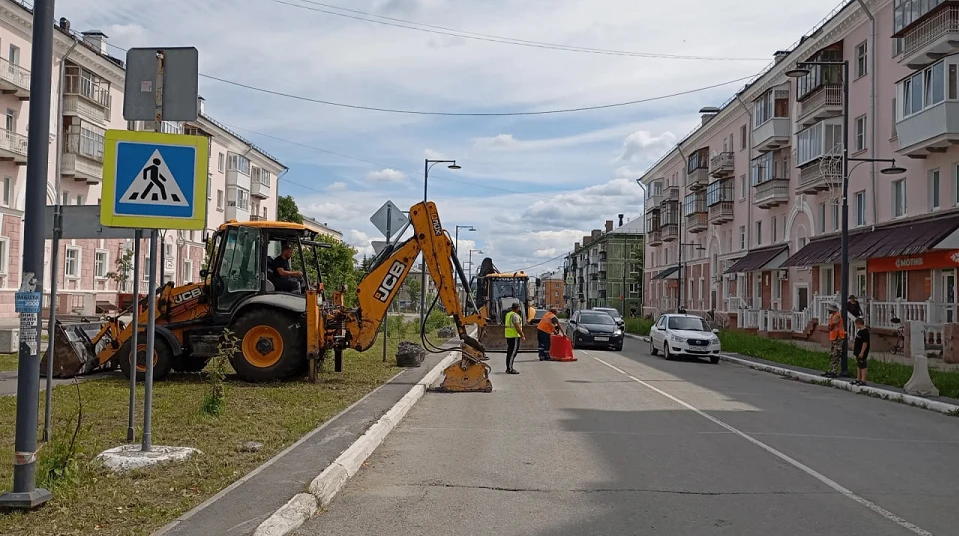 На Коммунистической перед въездом на площадь Ленина появилась  искусственная неровность (в виде "леж
