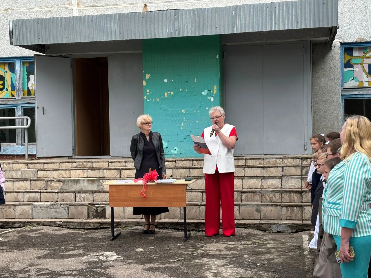 ТОРЖЕСТВЕННЫЕ ЛИНЕЙКИ 

Сегодня, 2️⃣6️⃣ мая, в нашей школе прошли торжественные линейки, посвященные