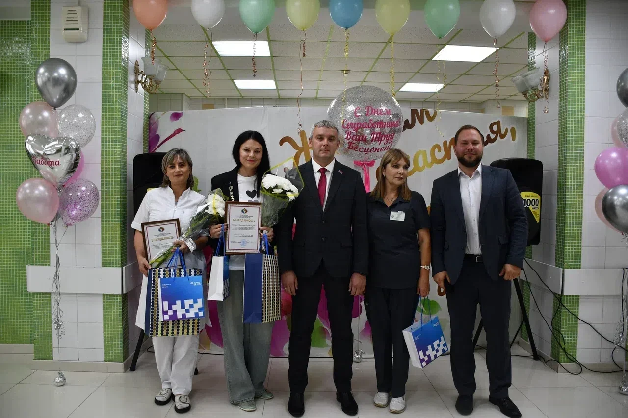Евгений Косицын поздравил социальных работников Усть-Ивановки 🎉

Сегодня, 11 июня, в Доме социально