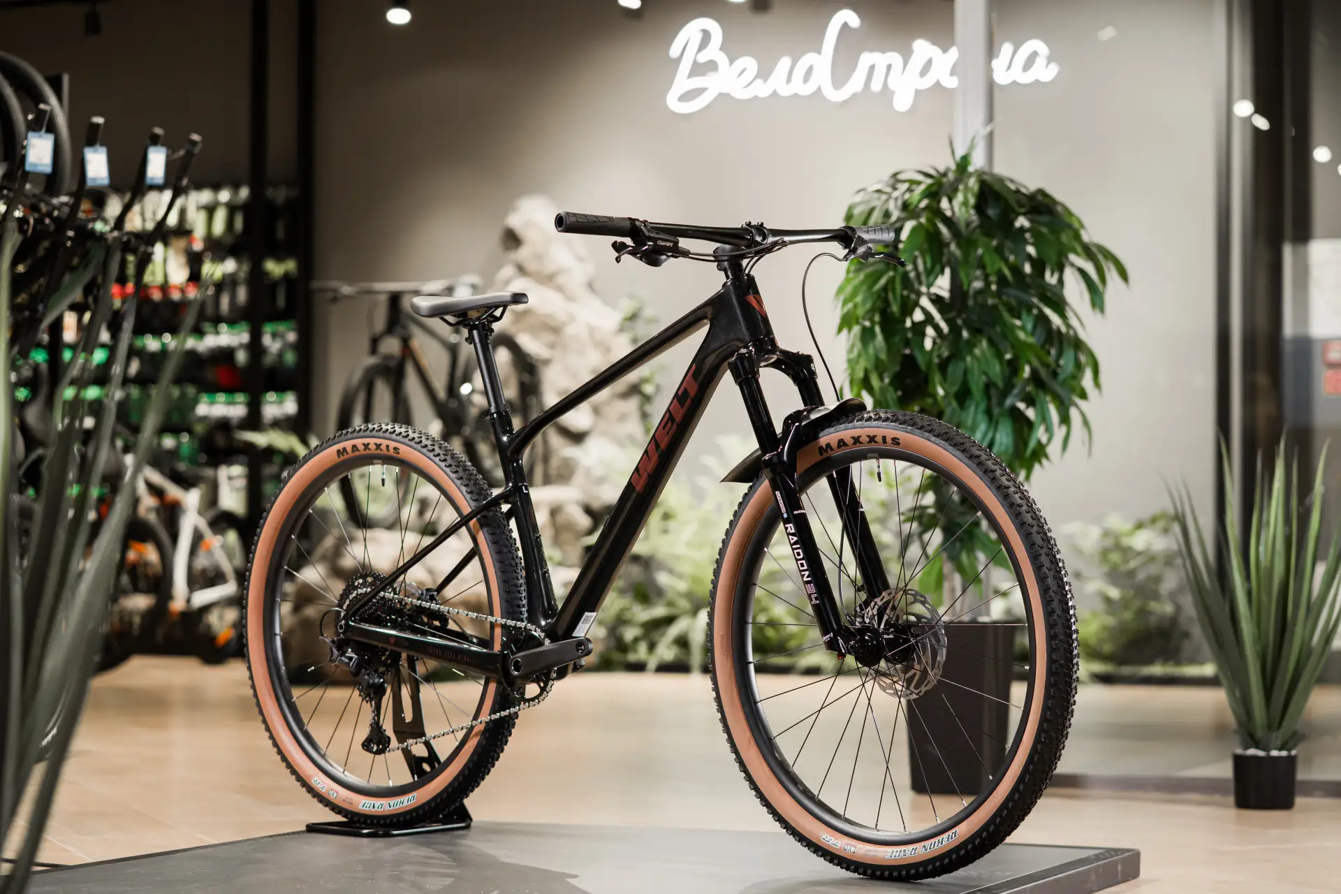 🚲 Достойный карбоновый даункантри от Welt?

FALCON - флагманская модель Welt в линейке 2026.
И это 