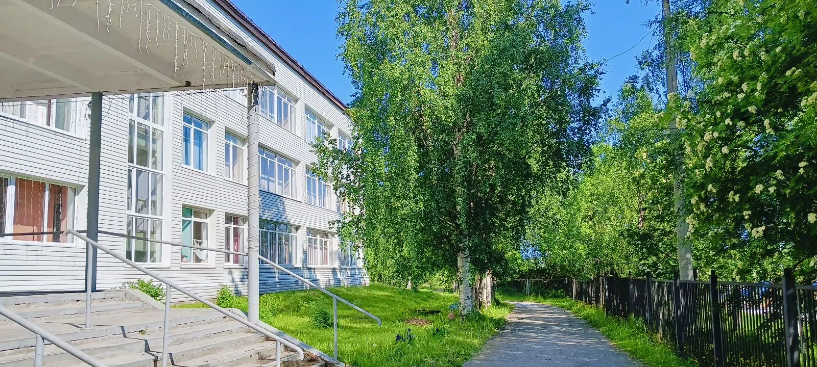 Доброе утро, школа! ☀️

Сегодня 17 июня, среда — и это наш долгожданный день отдыха от экзаменов! Вы