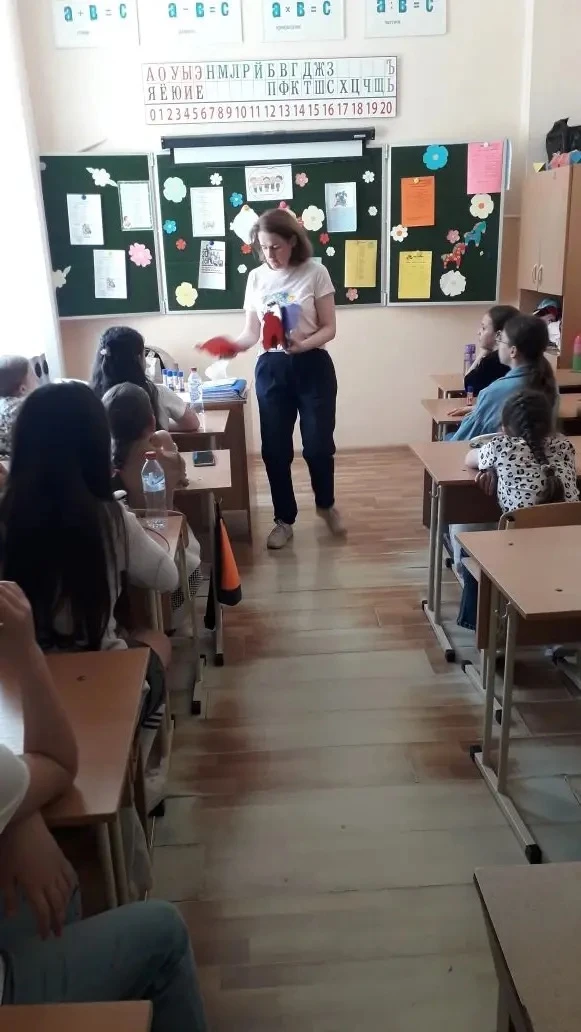 Лето в самом разгаре, а в пришкольном лагере лицея дни проходят не только весело, но и с пользой. Ка