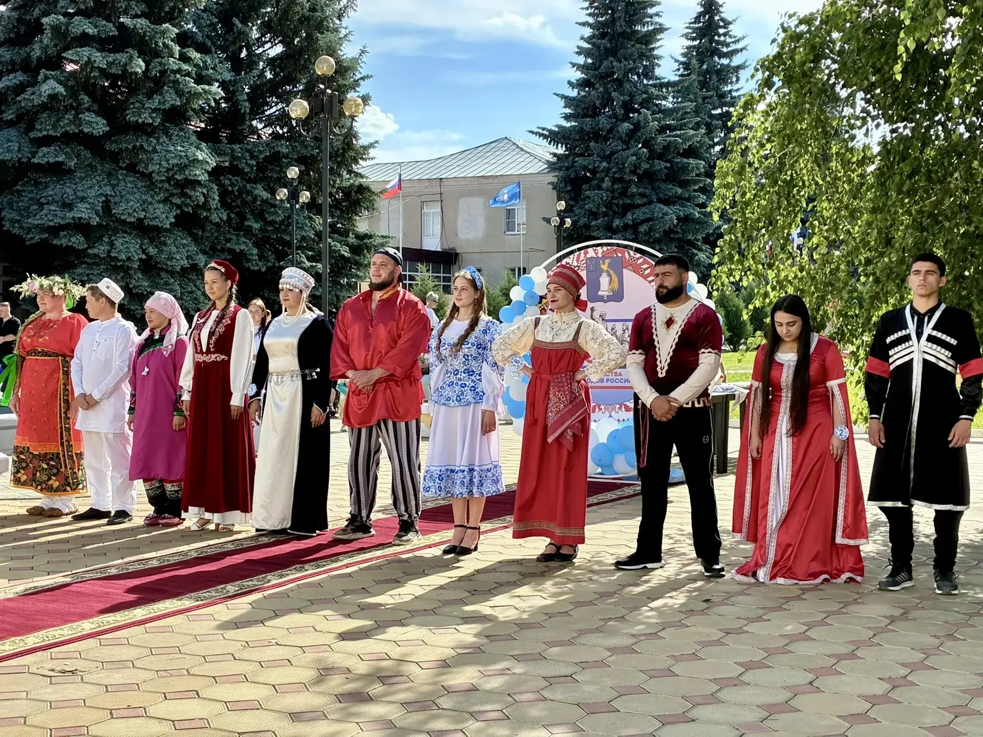 Сегодня на центральной площади рабочего посёлка Татищево, в живописном сквере «У фонтана», в рамках 