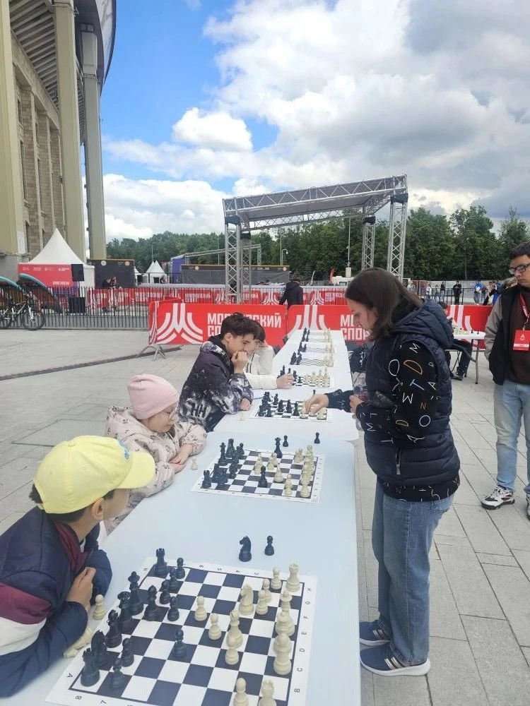 ♟️ШАХМАТЫ С ЧЕМПИОНОМ
 
✅ Ученица 1 «З» класса Полина Деньгуб приняла участие в сеансе одновременной