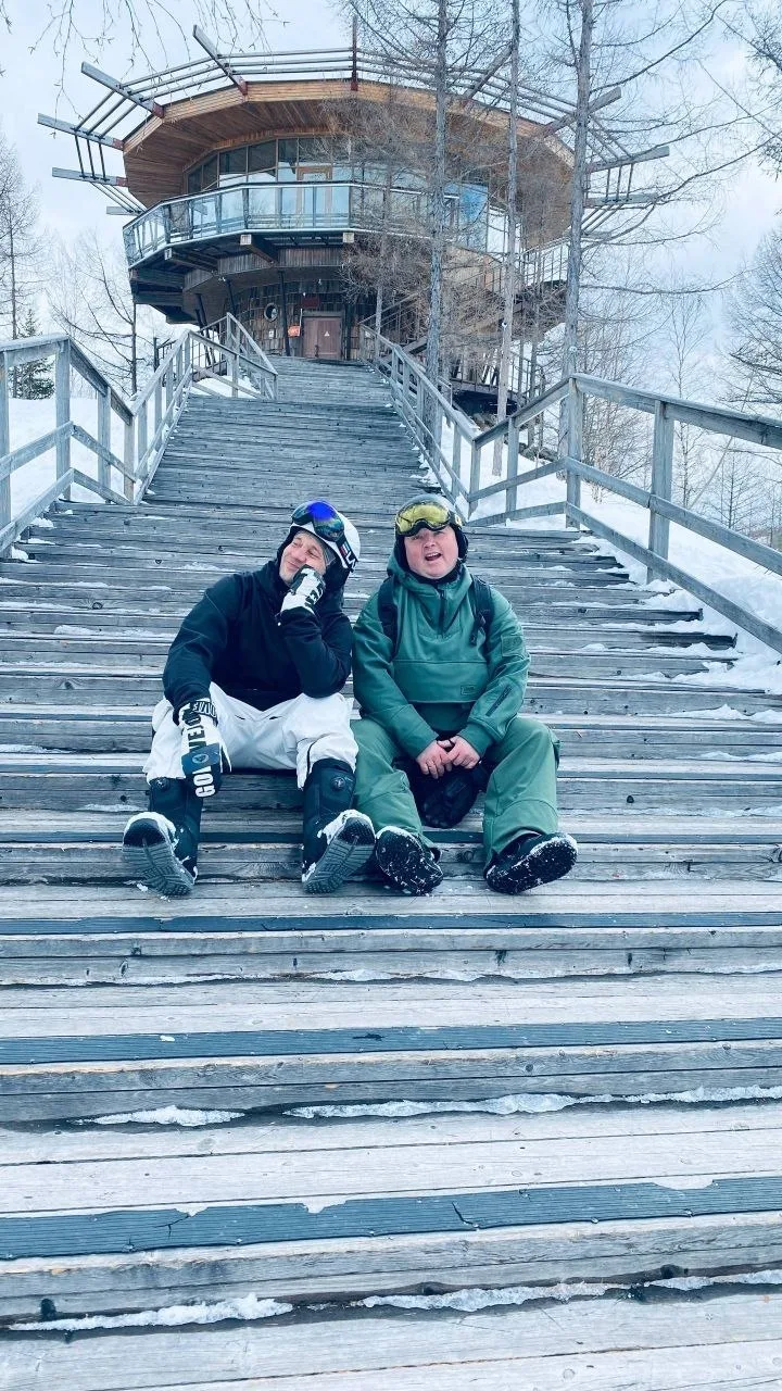 Доброе утро !🏂
Сегодня 11 апреля, суббота 

Режим работы: 
🚡Кресельная КД с 10 до 17:45
🚠Гондольн