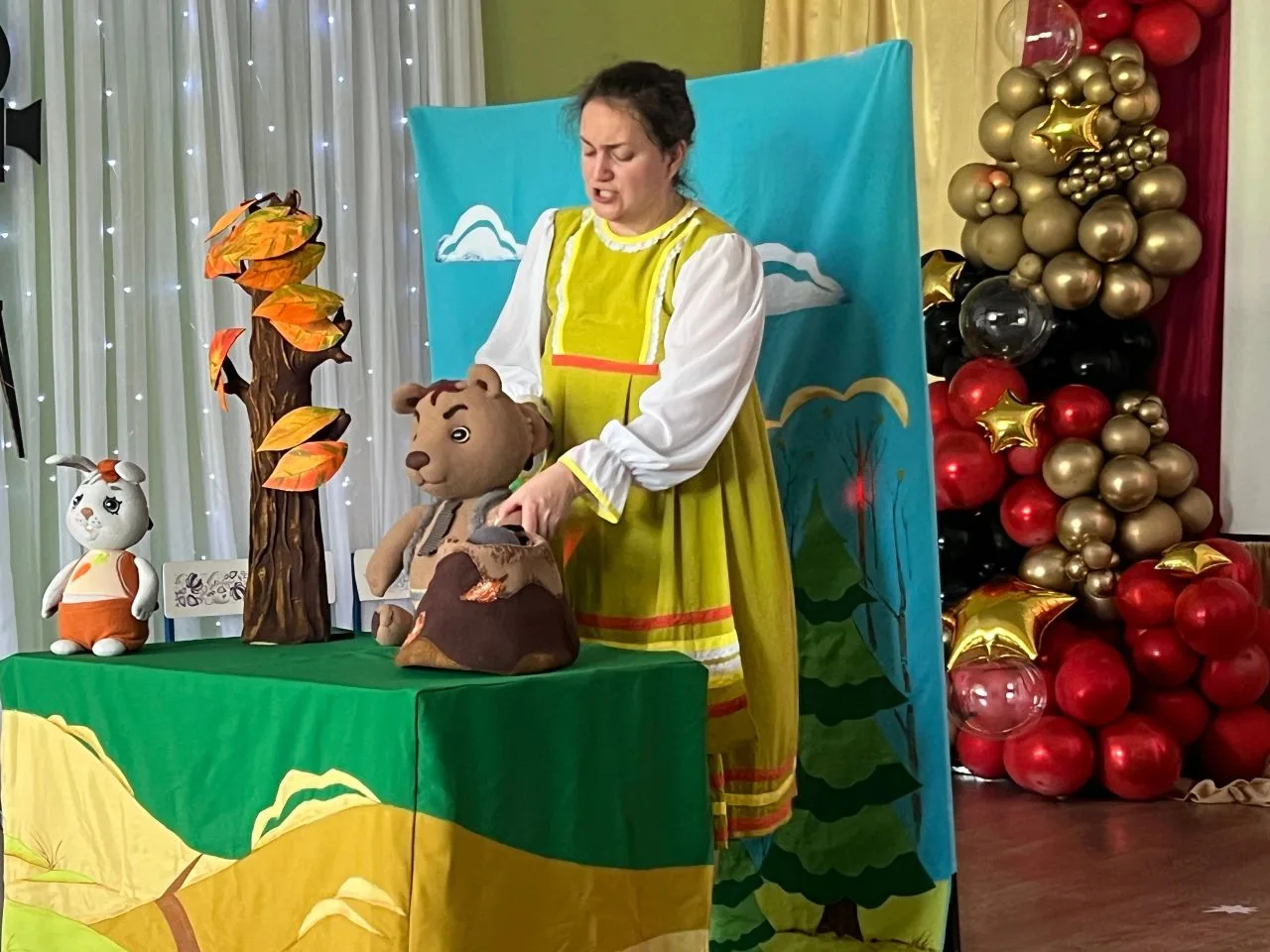 Сегодня 03.06.2026г. в нашем детском саду прошел кукольный спектакль по сказке Владимира Сутеева "Яб