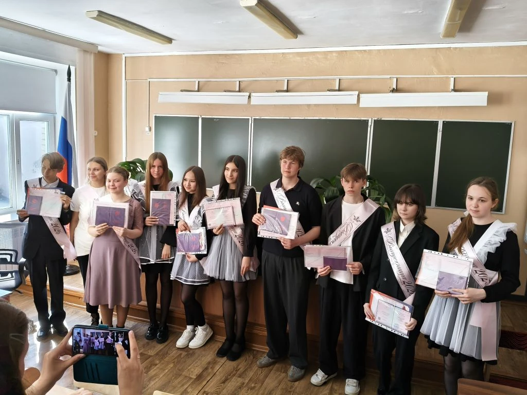 ⭐26 июня выпускники 9 и 11 классов получили свои долгожданные документы, подтверждающие их уровень о