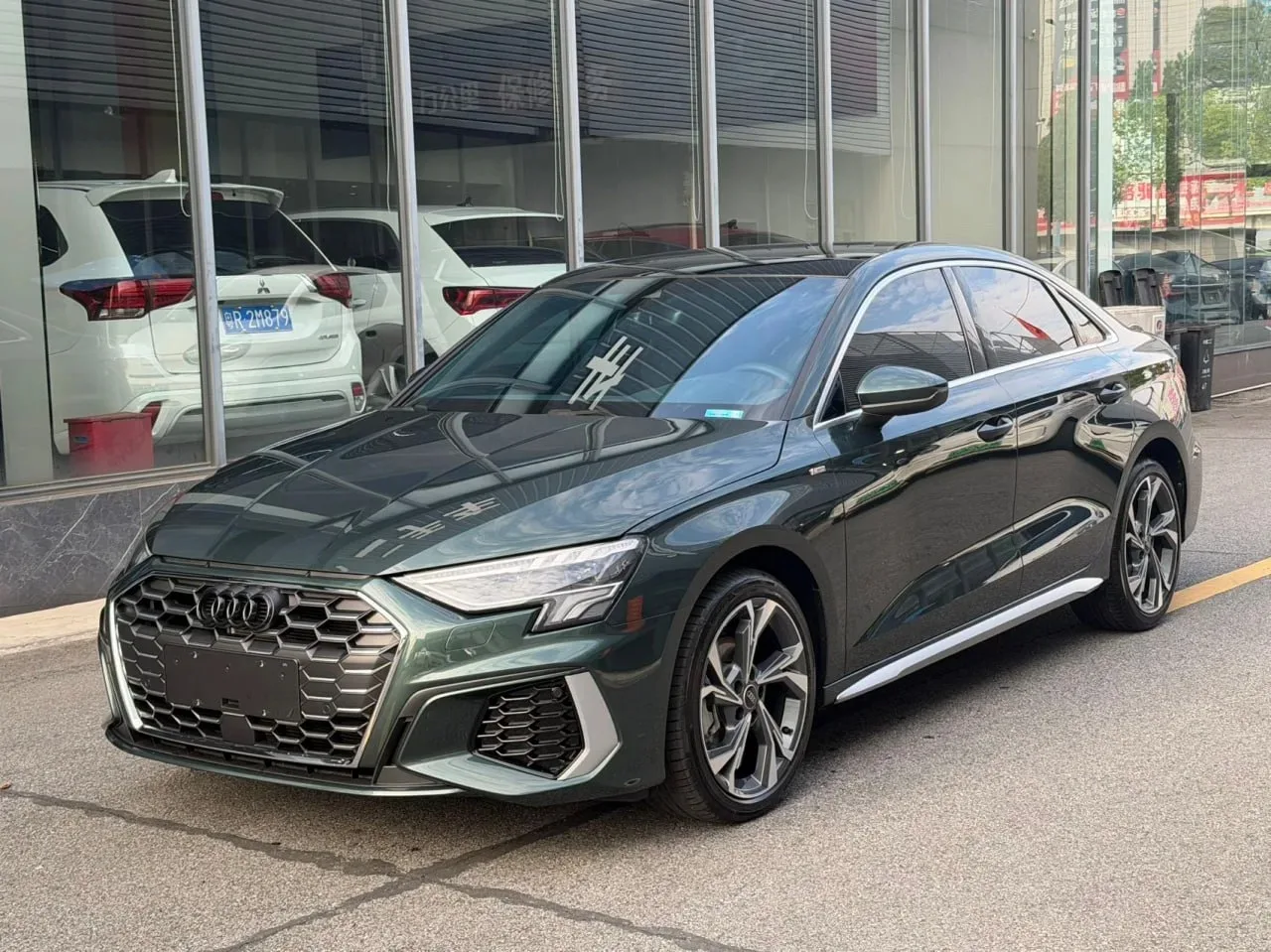 🚗Audi A3L🚗
 Limousine 2023 1.4TFSI 35TFSI Luxury Sport Edition (Facelift) Automatic

📅 Дата регис