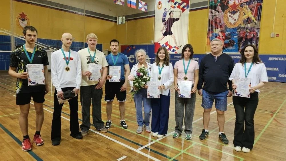 🏸Бадминтон. ⭐️⭐️В выпускных группах по бадминтону сегодня проходит День выпускника. 💐Спортсмены, п