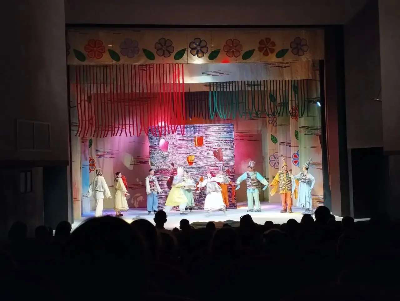 ✨️Волшебство на сцене! ✨️🎭🎭🎭🎭

Лето — это не только время для активных игр на свежем воздухе, но