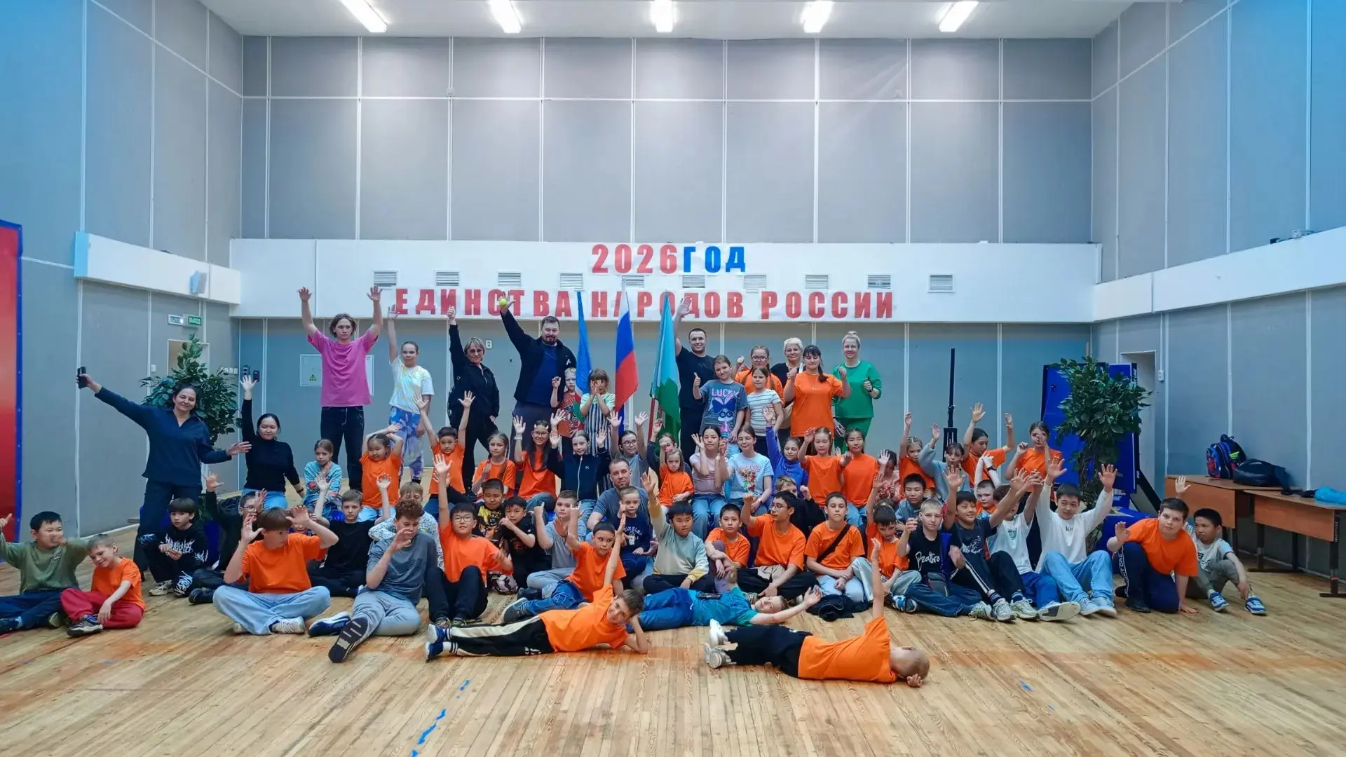 Представители "Русской общины" 💪🇷🇺города Удачный организовали для воспитанников лагеря "Улыбка" у