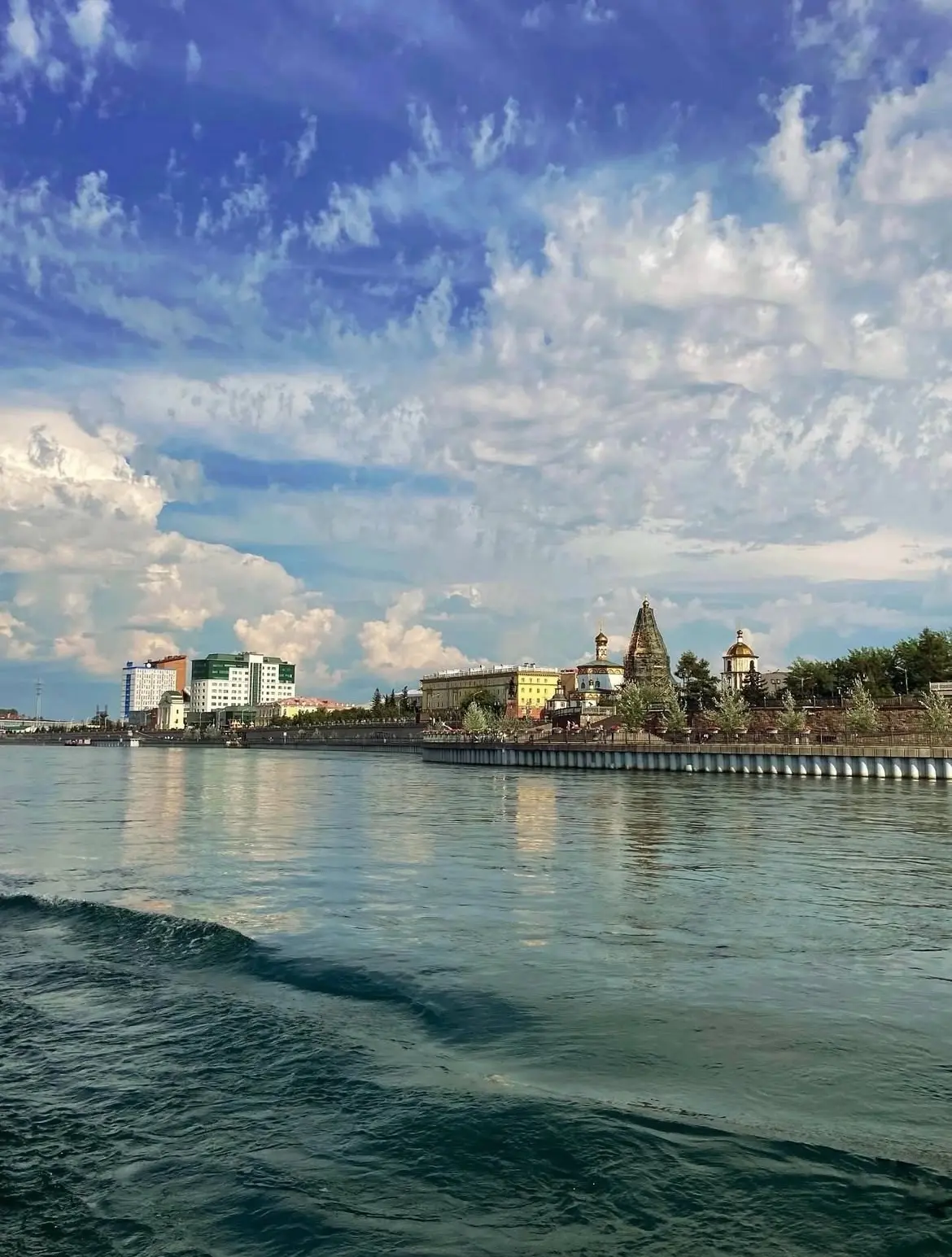 Доброе утро! ☀️ 

#иркутскпоэтический 

Отрывок стихотворения «Я люблю тебя город Иркутск» 
Сергея К