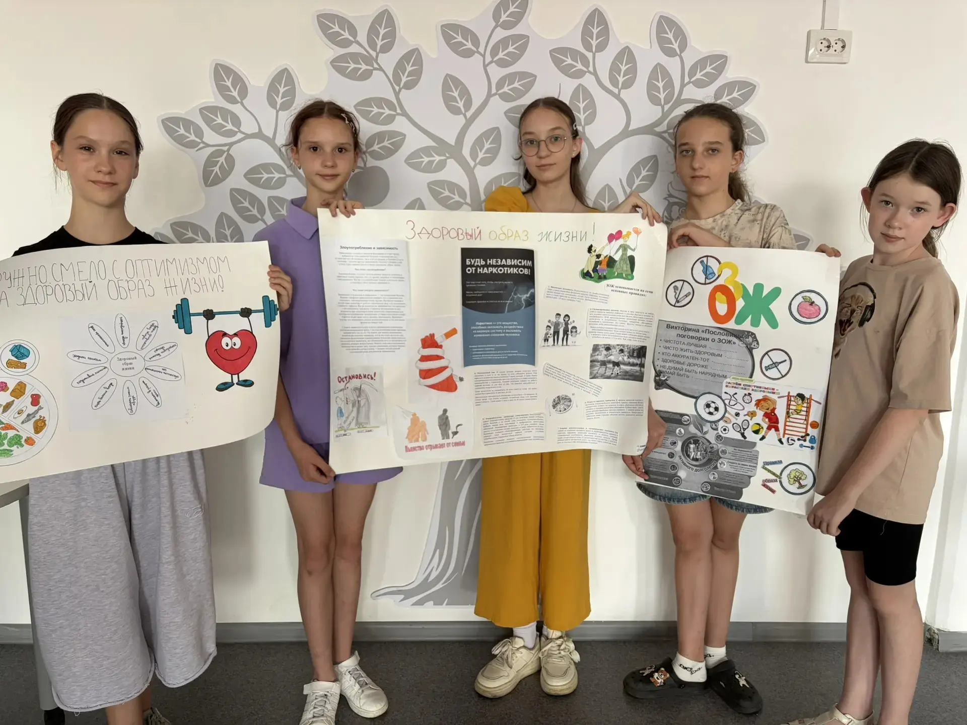 ️🚭 В рамках антинаркотического месячника в лицее прошёл конкурс рисунков «Скажи нет вредным привычк