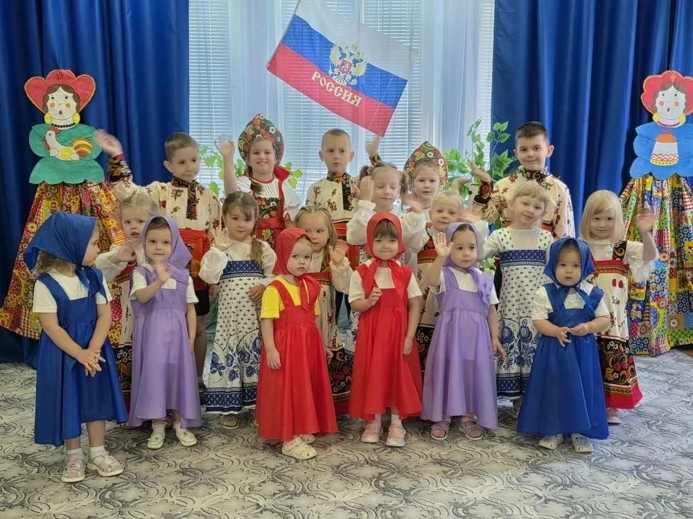 День России🇷🇺 в структурном подразделении гимназии - детском саду №18 - праздник творчества и патр
