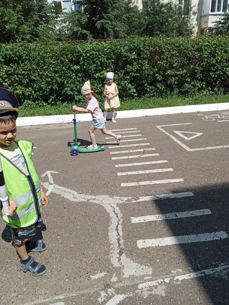 🚦 День дорожной безопасности.

Сегодня наши воспитанники превратились в настоящих знатоков ПДД! 👮‍