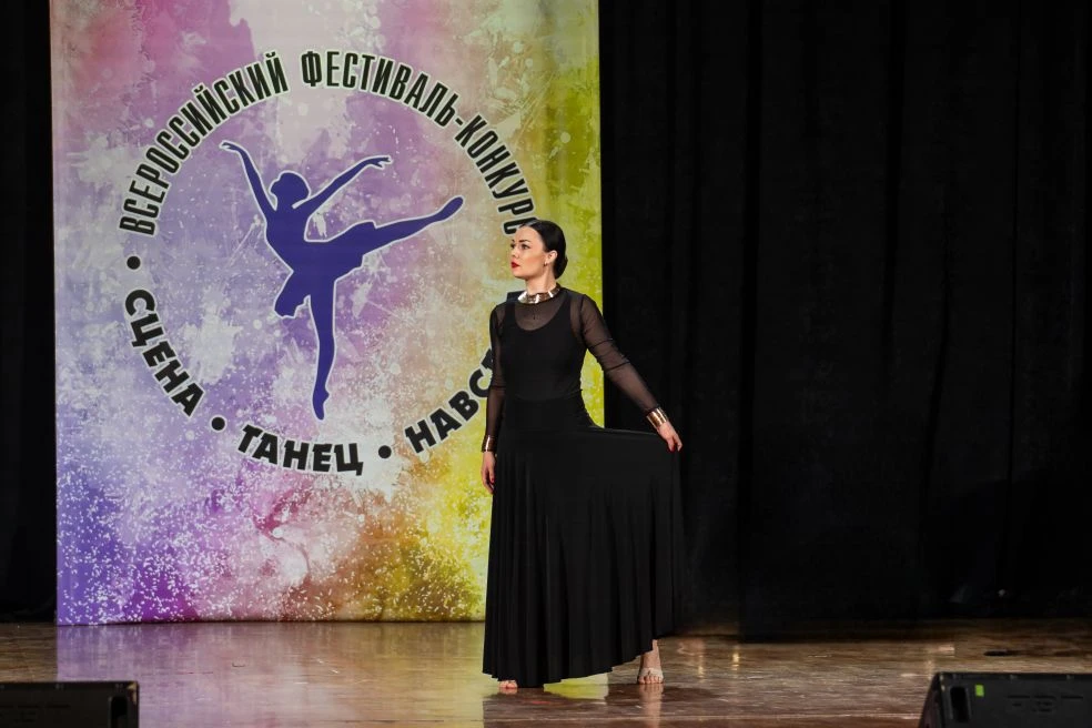 Я была верна до дрожи, до немоты,
А в ответ — удар под дых, и ты не ты.
Разрываю тишину, сжигая нить