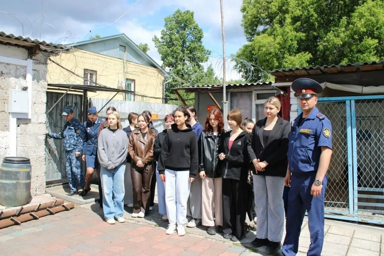 На экскурсию в ... тюрьму
 Студенты Димитровградского технического колледжа посетили учреждение, вхо