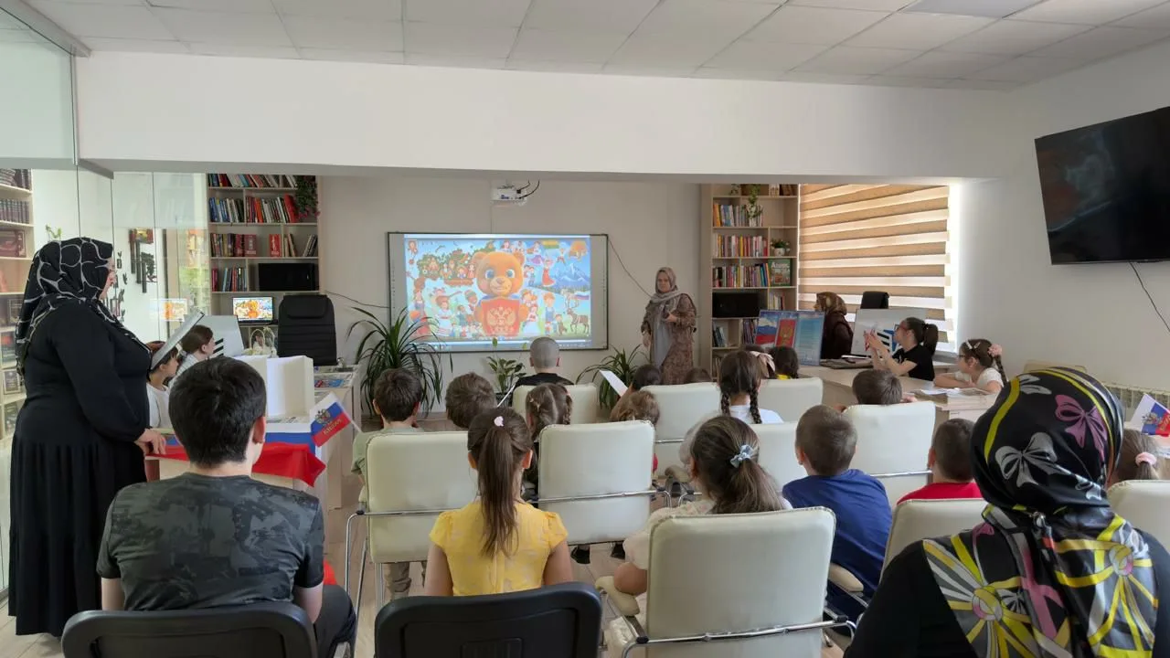 📍 В честь Дня России в рамках празднования Года единства народов совместно с районной библиотекой д