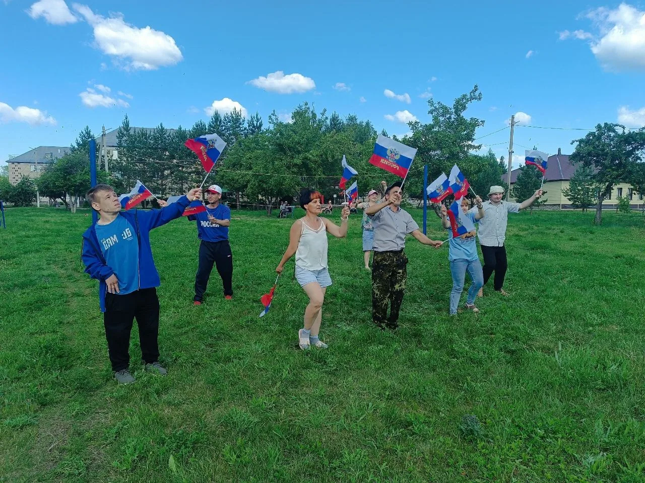 🇷🇺Поддерживая дух единства: в Бузулукском доме милосердия «Оберег» отметили День России

В честь г