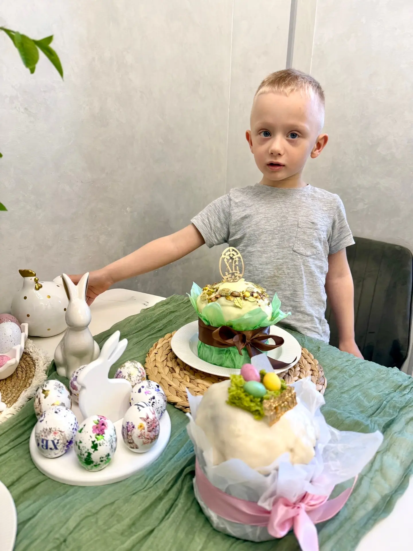 Дорогие мои, с праздником светлой Пасхи! 🕊️✨
Хочу сегодня поблагодарить каждого из вас — за поддерж