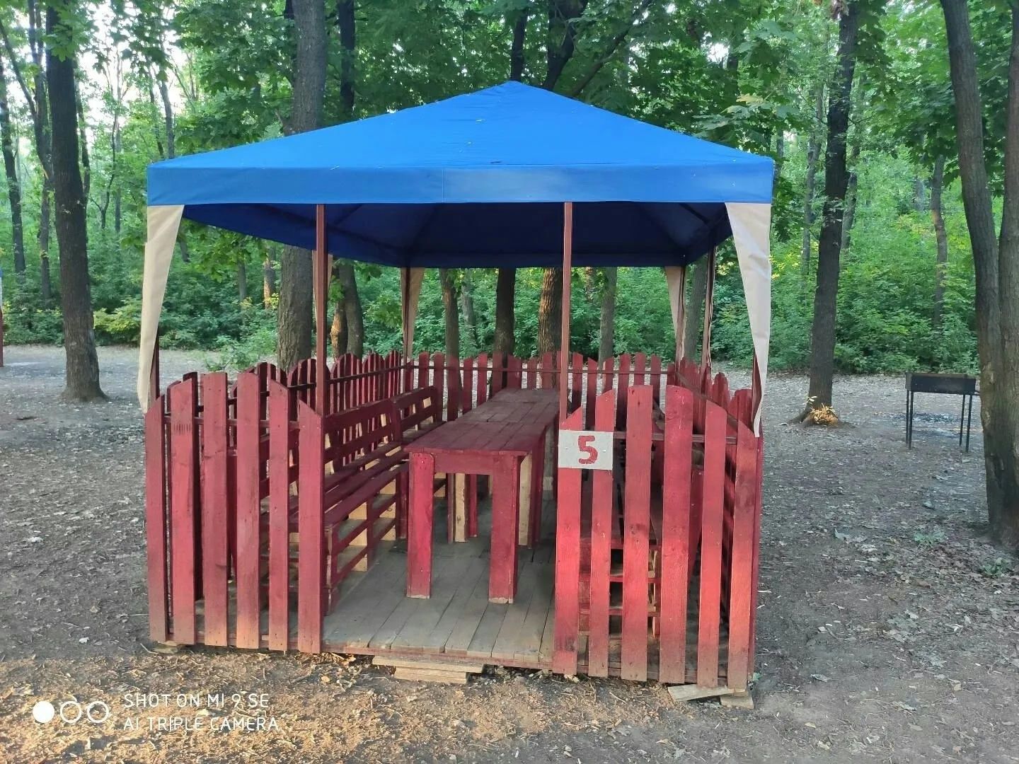 Продам  Беседки 2.5×4, каркас беседки из металла,  обшит из доски, крыша из плотной не промокаемой т