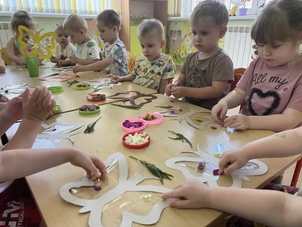 Для того, что бы дети охотно занимались, необходимо развивать их фантазию. Ребята 1 младшей группы п